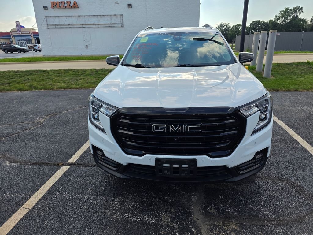 Used 2023 Summit White GMC SLT image 1
