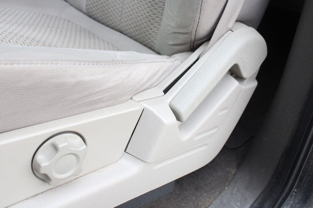 Used 2010 Black Ford XLT image 4