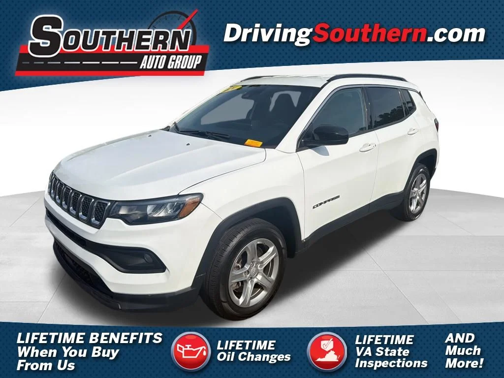 Used 2024 White/off-white Jeep Latitude image 1