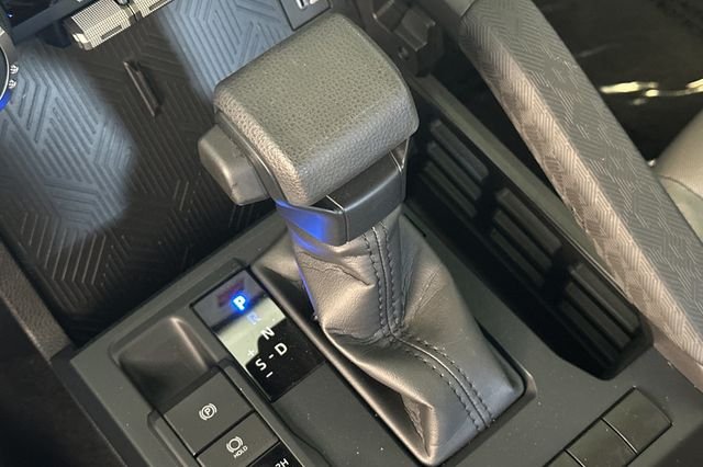 Used 2025  Toyota SR5 image 23