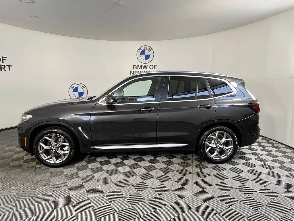 Used 2024 Gray BMW xDrive30i image 10