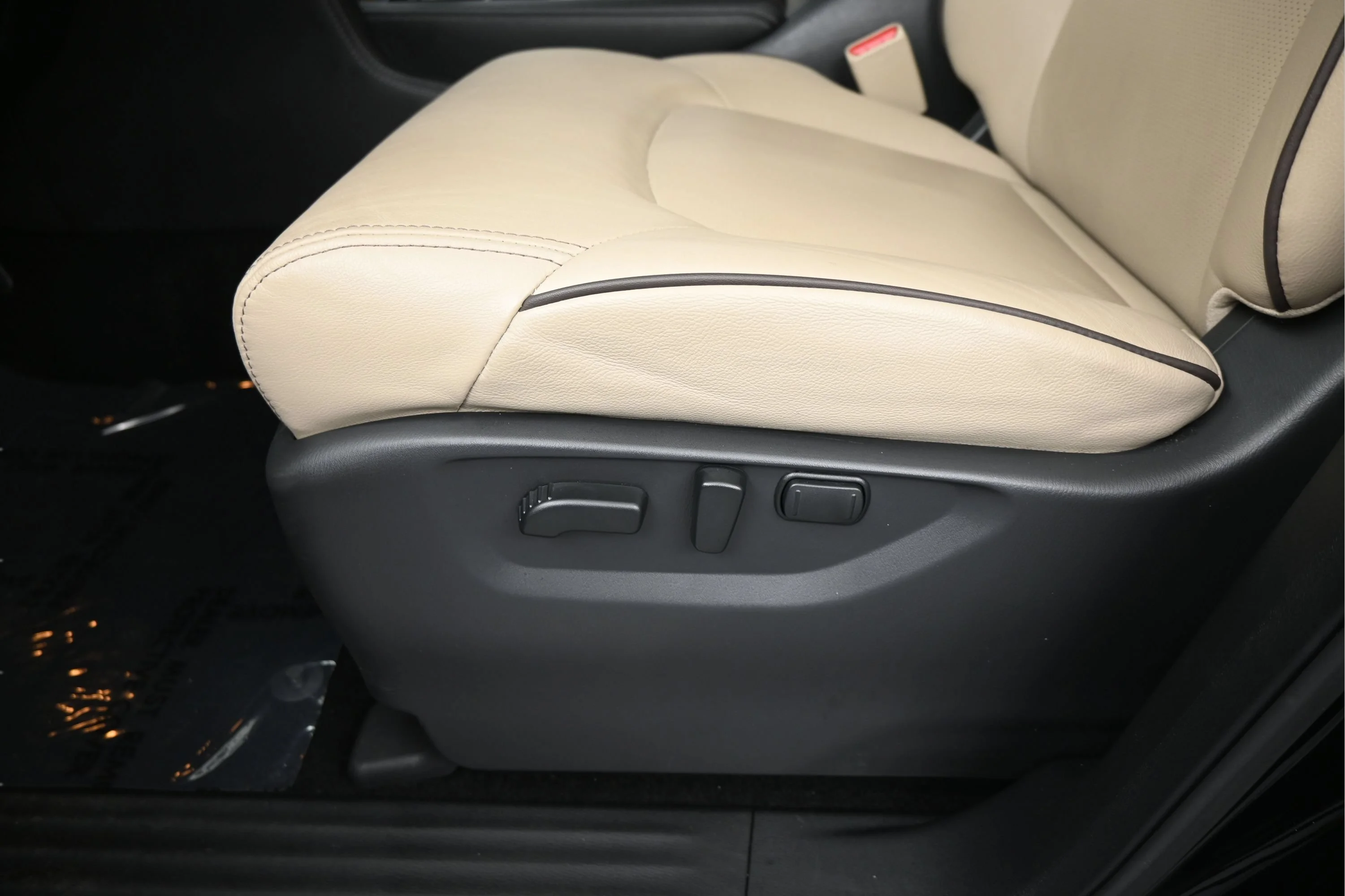Certified Used 2024 Super Black Nissan SL image 10