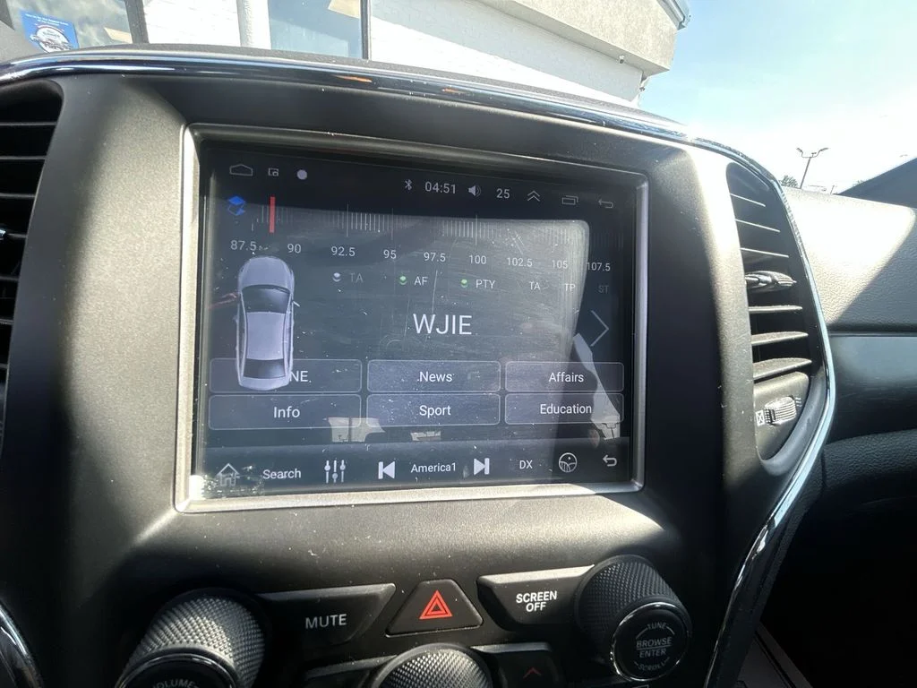 Used 2018 White Jeep Altitude image 22