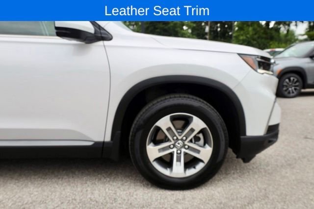Used 2025 Platinum White Pearl Honda EX-L image 15