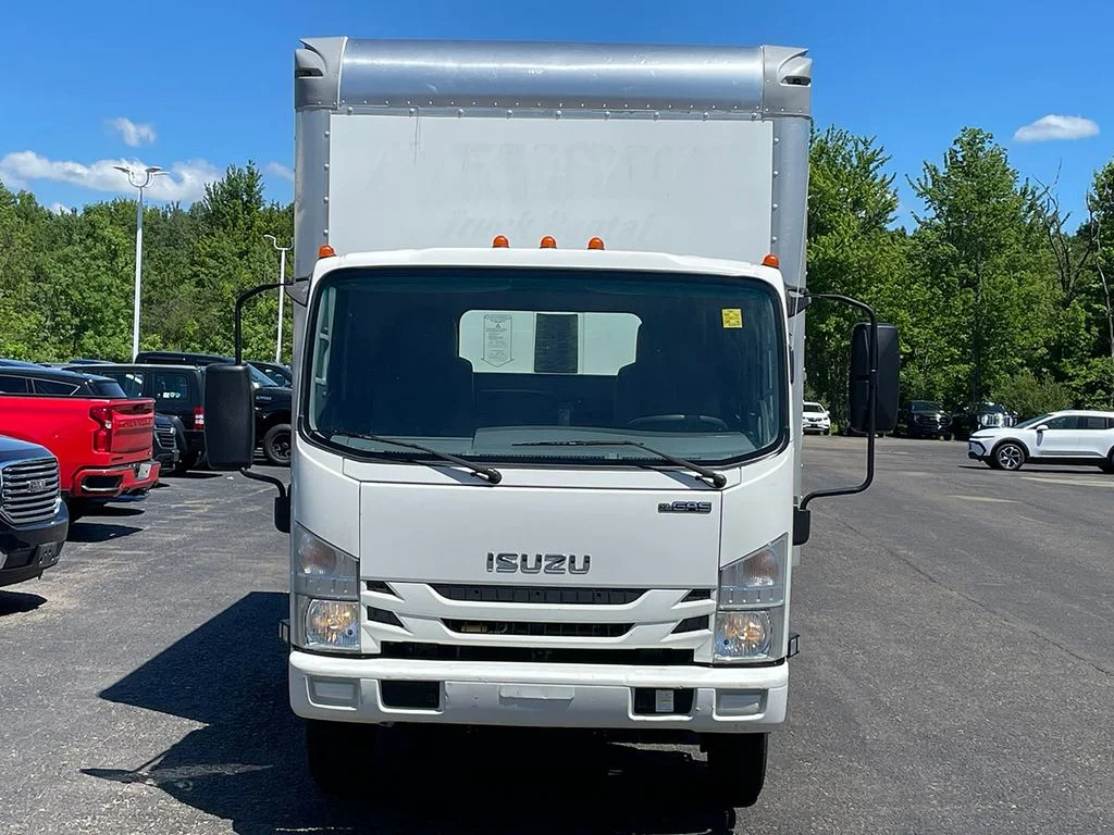 Used 2021 White Isuzu  image 5