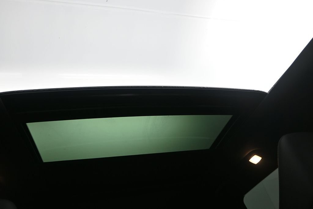 New 2027 2T RAD WHT INFINITI Sport AWD image 27