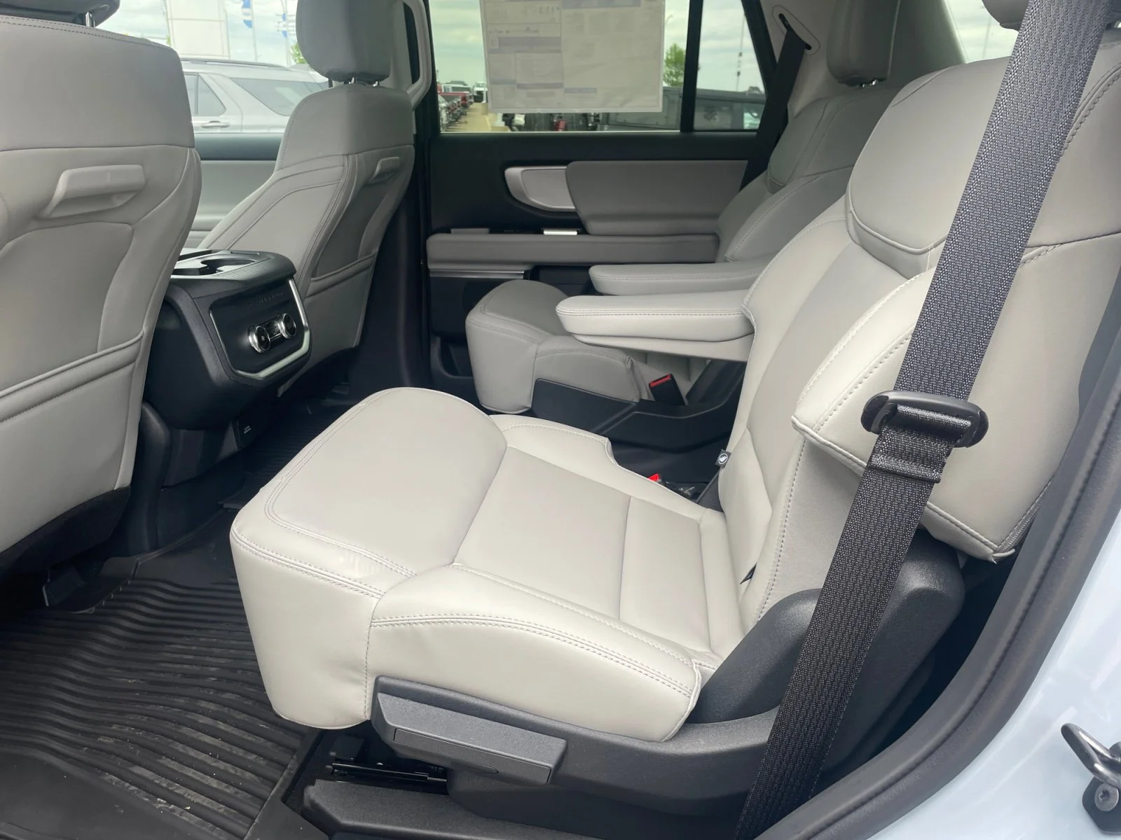 New 2026 Glacier Grey Metallic Tri-Coat Ford Active image 19