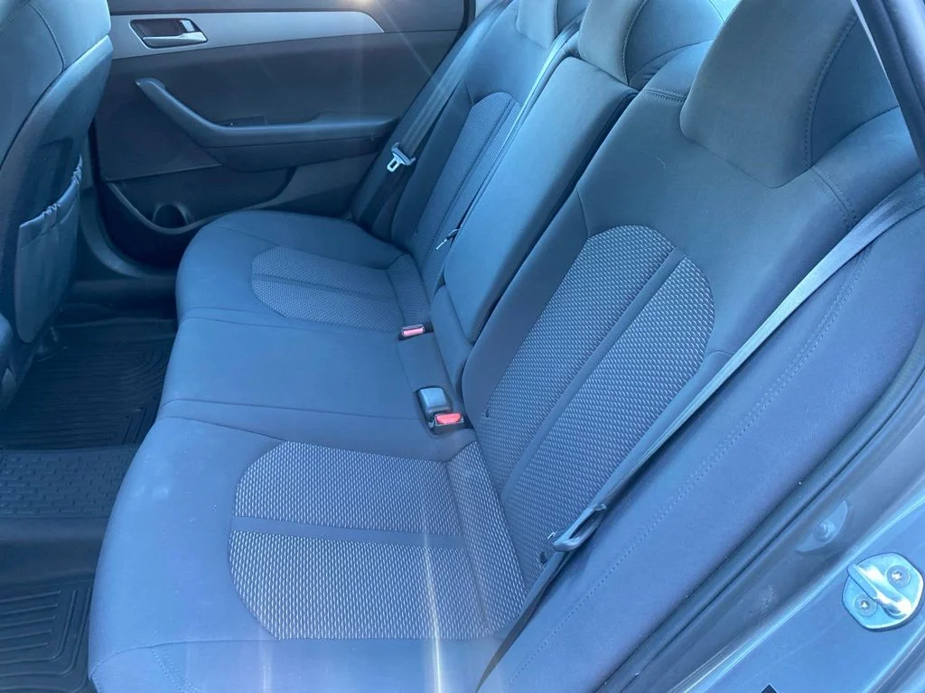 Used 2019 Machine Gray Hyundai SE image 13
