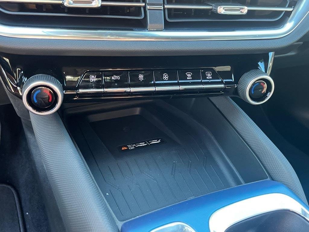 2025 Chevrolet Equinox EV 1LT - Photo 13