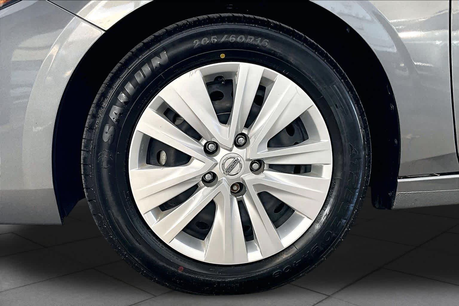Certified Used 2024 Gun Metallic Nissan S image 11