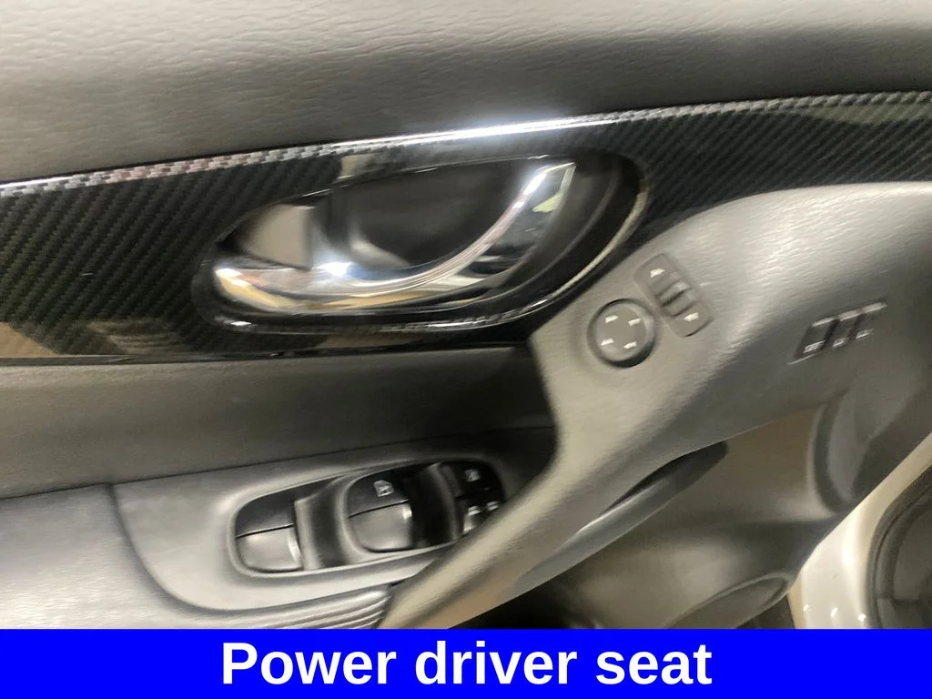 Used 2017 Silver Nissan SL image 9