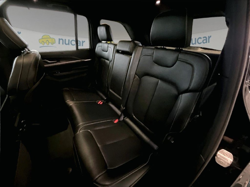 Used 2025 Diamond Black Crystal Pearlcoat Jeep Limited image 15
