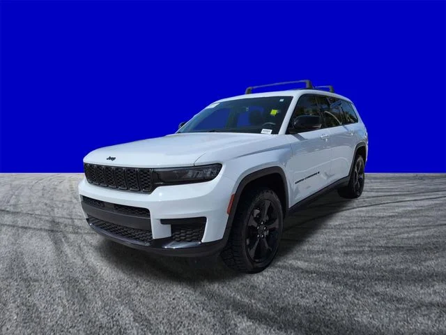 Used 2023 White Jeep Altitude image 8