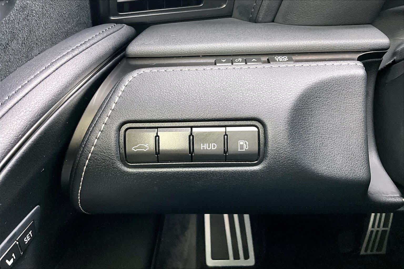 Used 2019 Atomic Silver Lexus  image 34