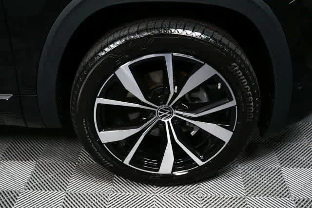 New 2026 Deep Black Pearl Volkswagen 2.0T SEL Premium R-Line image 39