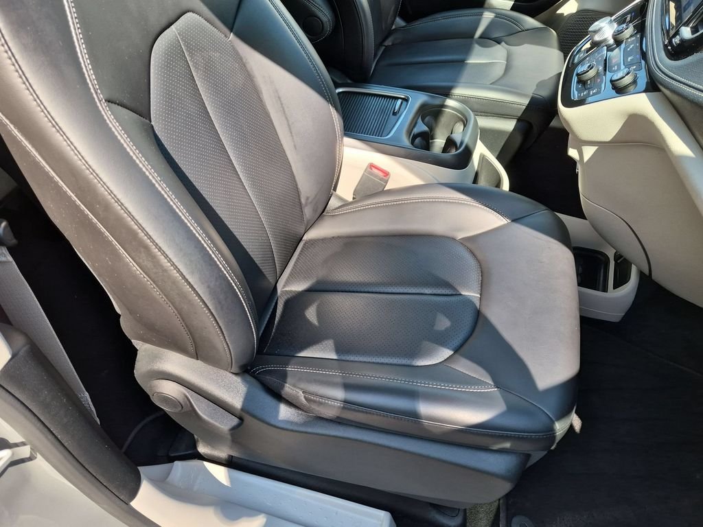 Used 2023 White Chrysler Touring L image 32