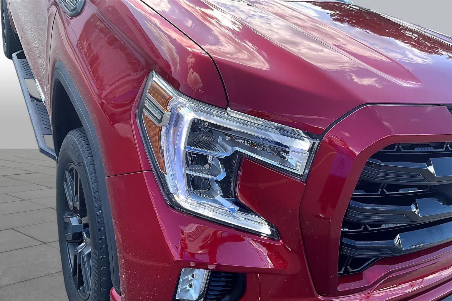 Used 2021 Cayenne Red Tintcoat GMC Elevation image 27