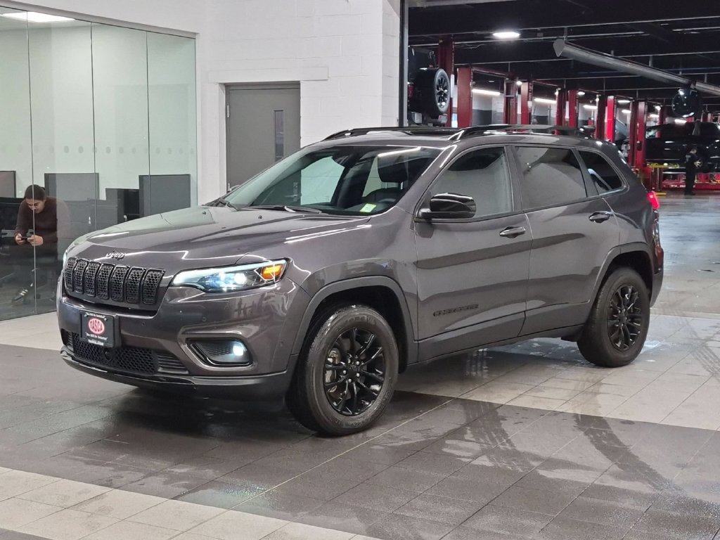 Used 2023 Gray Jeep Altitude image 9