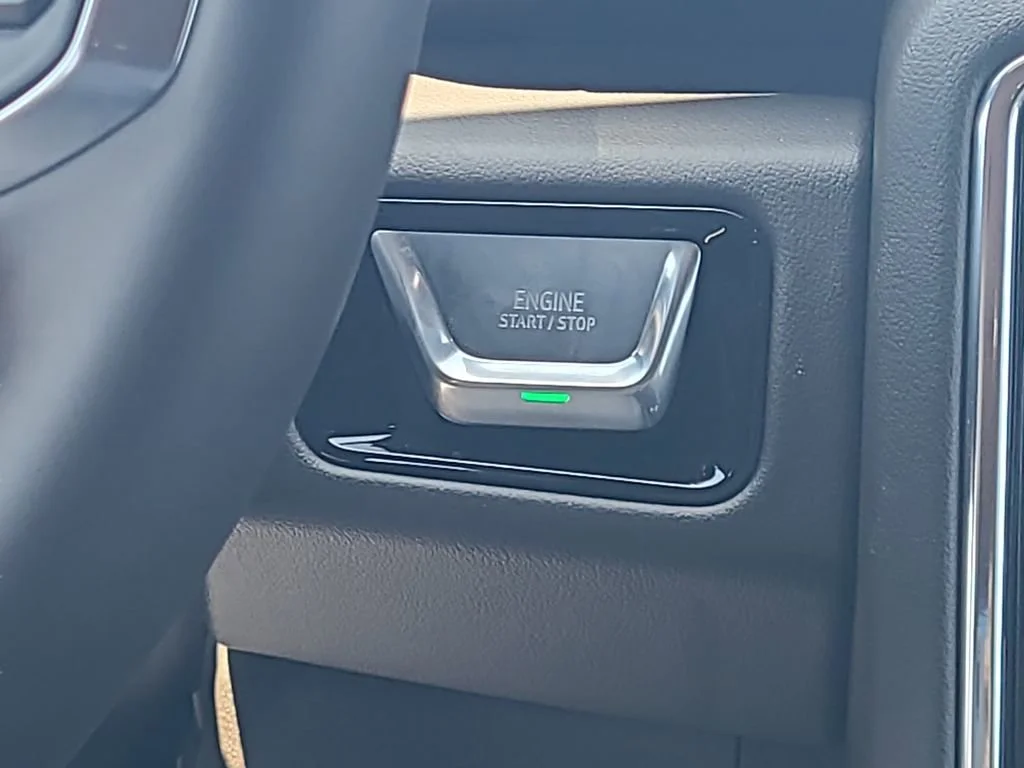 New 2026 Sterling Metallic GMC Elevation image 23