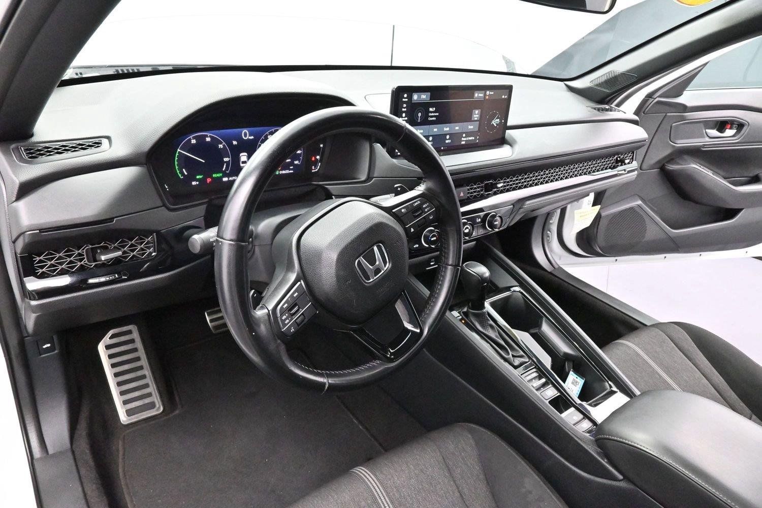 Used 2024 Platinum White Pearl Honda Sport image 14