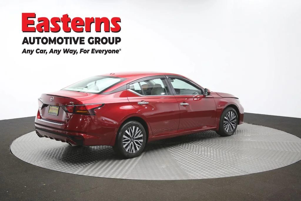 Used 2023 Red Nissan 2.5 SV image 40