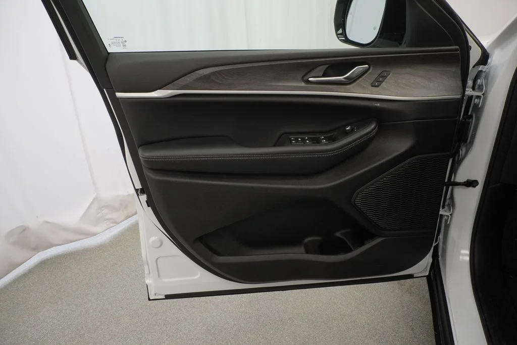 Used 2025 White Jeep Limited image 42