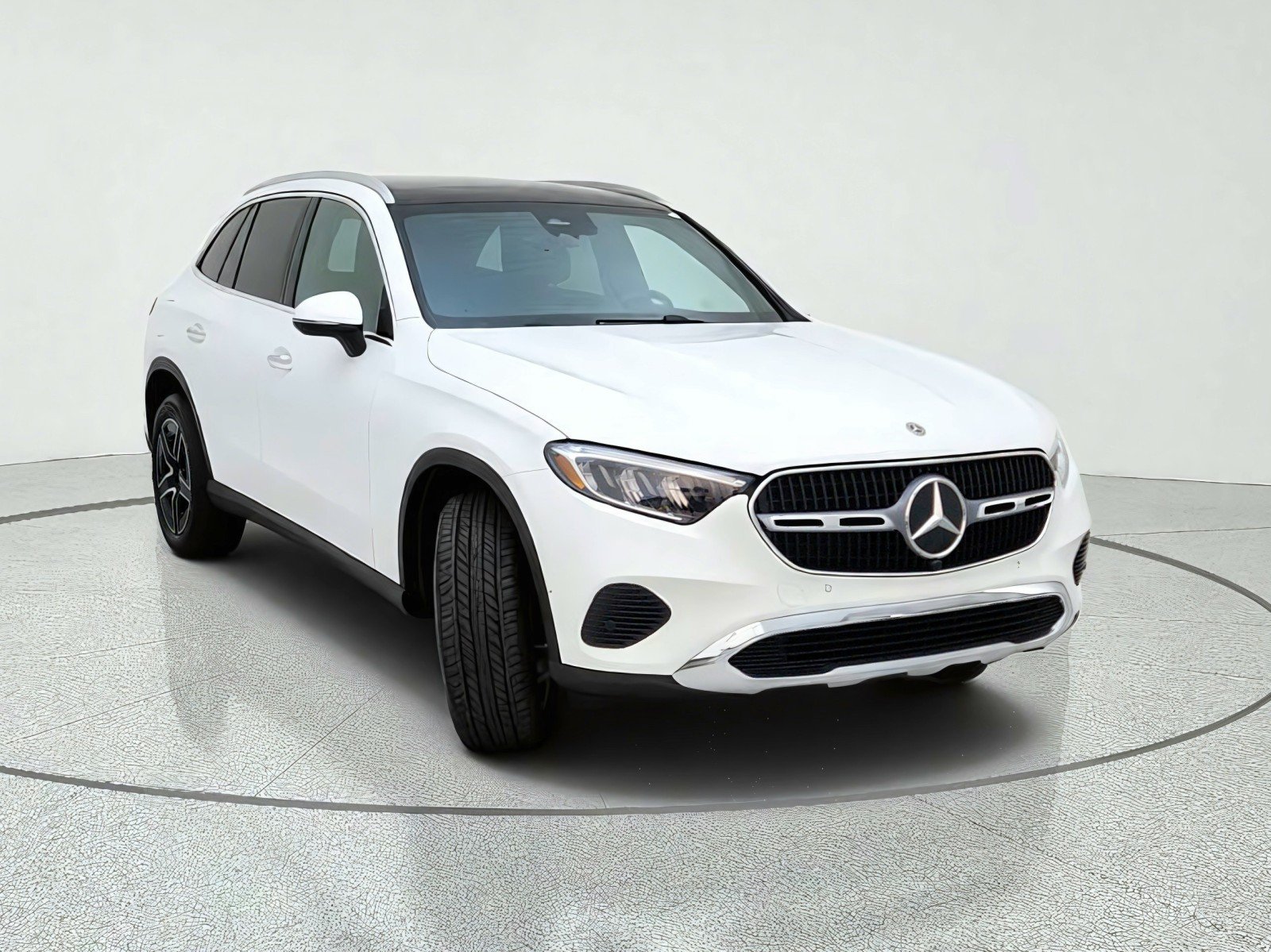 Certified Used 2026 Polar White Mercedes-Benz GLC 300 image 4