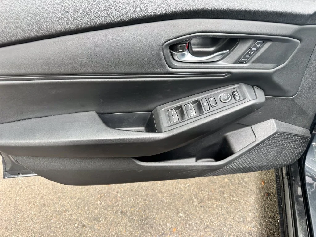 Used 2023  Honda EX-L image 18