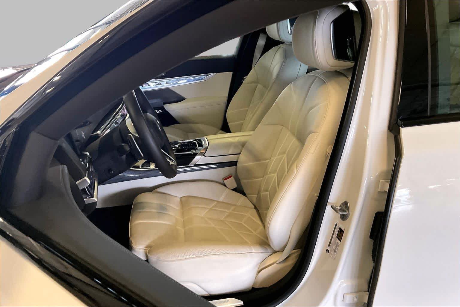 Used 2026 Alpine White BMW 740i image 7