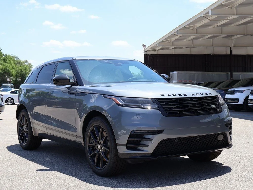 Certified Used 2026 Zadar Gray Premium Metallic Land Rover Dynamic SE image 3