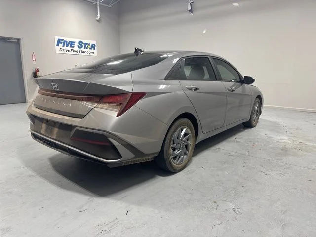Used 2024 Beige Hyundai SEL image 5