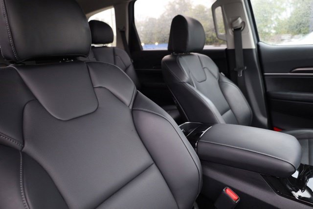 Used 2025 Silver Kia LX image 40