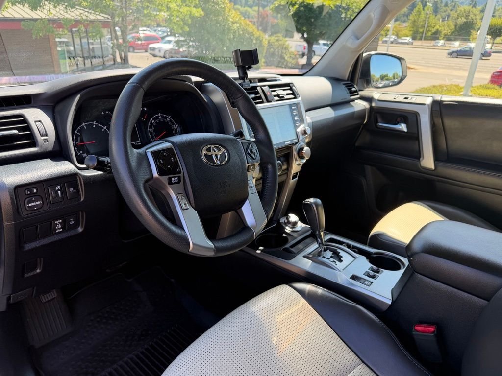 Used 2022 White Toyota SR5 image 15