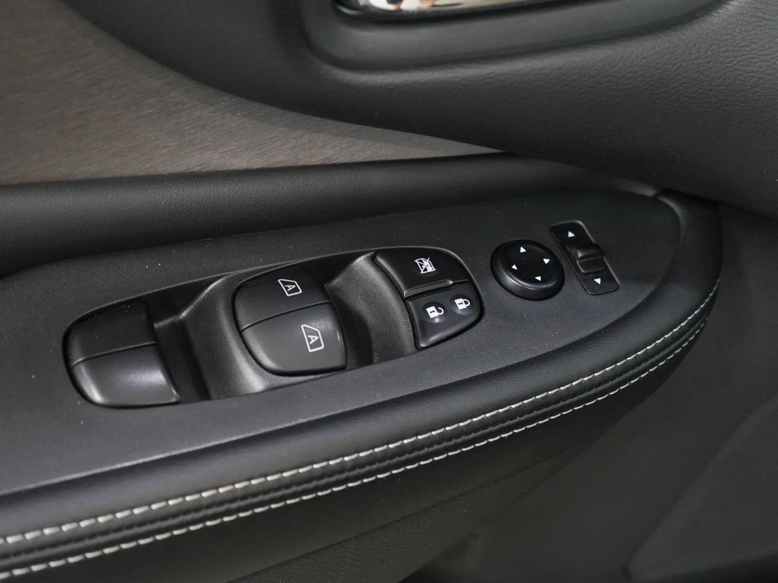 Used 2023 Super Black Nissan SV image 20