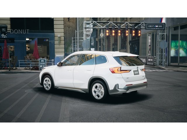 New 2027 Alpine White BMW  image 2
