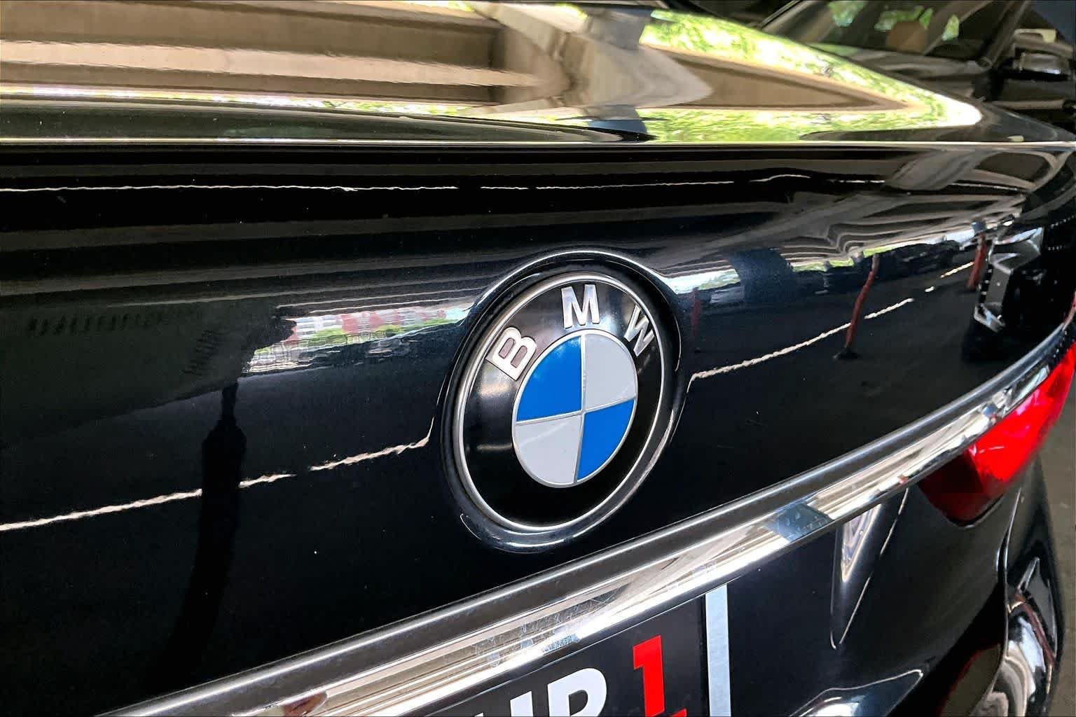 Used 2018 Black Sapphire Metallic BMW 740i image 30