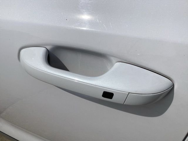 Used 2021 White Pearl Kia EX image 14