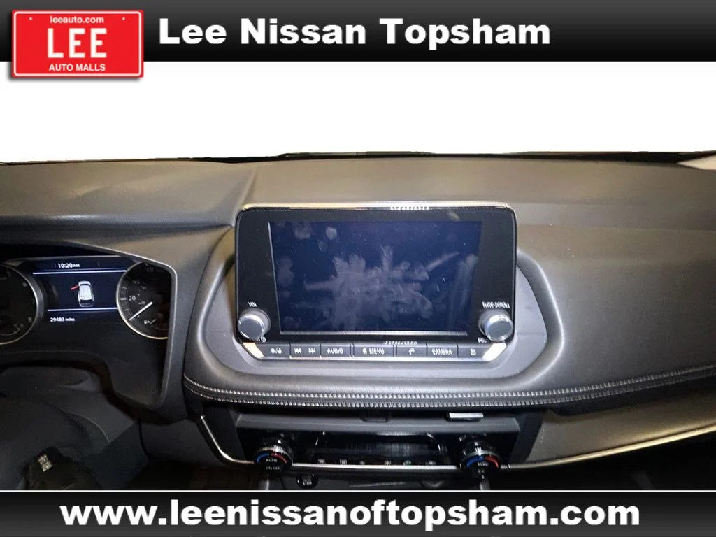 Used 2025 Scarlet Ember Tintcoat Nissan SV image 11