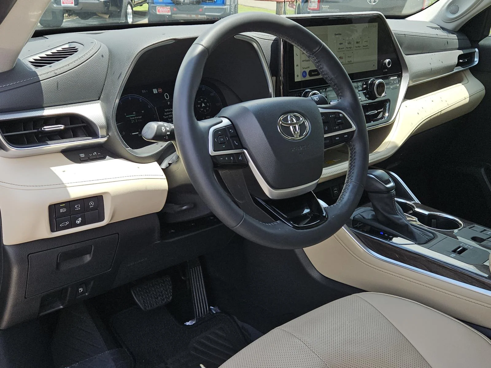 Used 2024 Black Toyota Platinum FWD (Natl) image 27