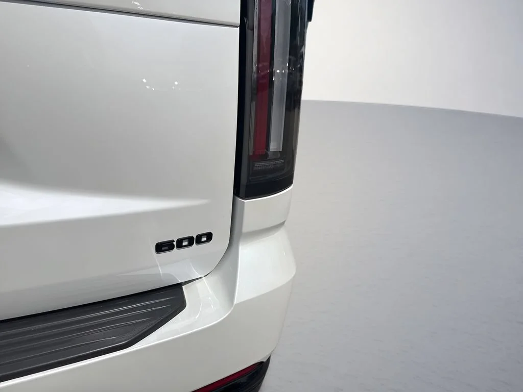 Used 2025 Crystal White Tricoat Cadillac Sport Platinum image 39