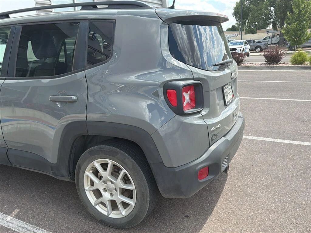 Used 2020 Sting-Gray Clearcoat Jeep Latitude image 6