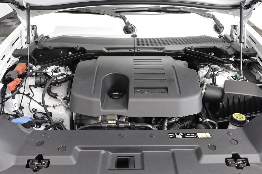 New 2026 Fuji White LAND ROVER X-Dynamic SE image 25