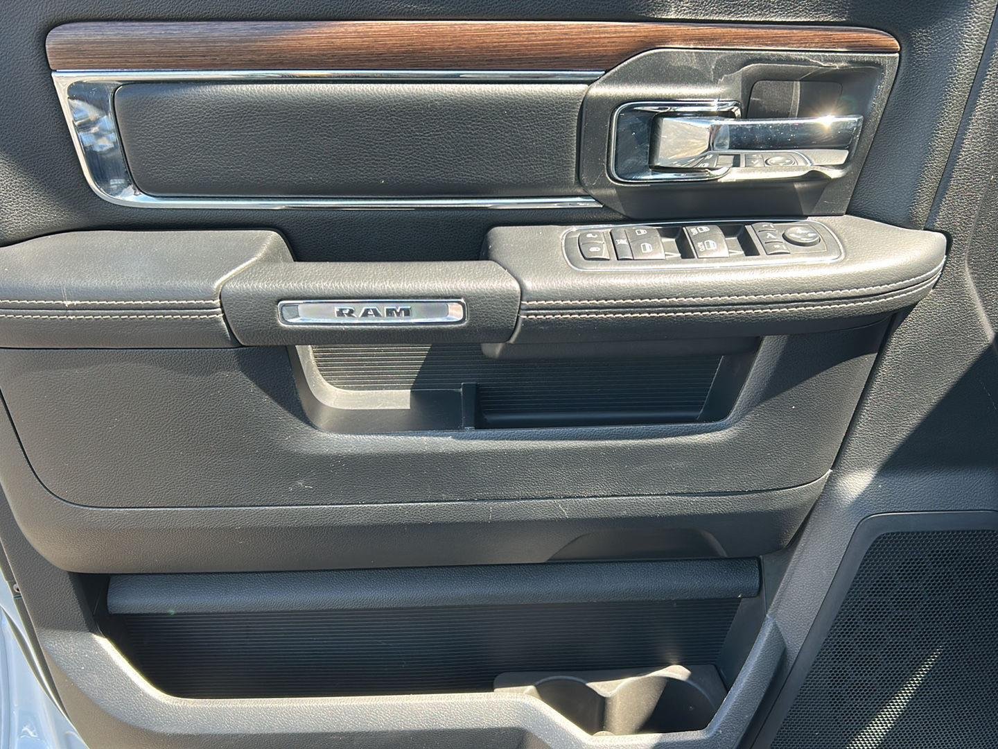 Used 2015 Bright White Clearcoat Ram Laramie image 19