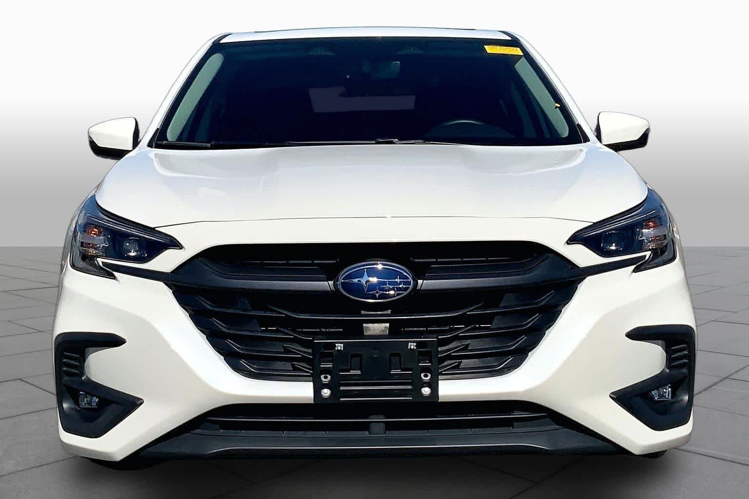 Used 2025 Crystal White Pearl Subaru Limited image 4