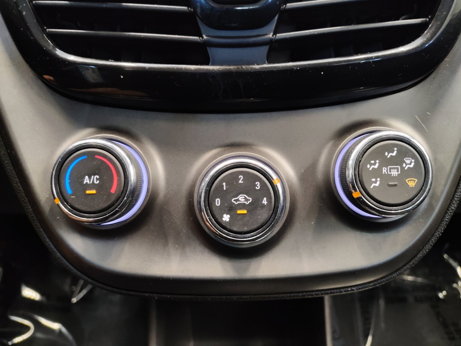 Used 2020 Mosaic Black Chevrolet LT image 18