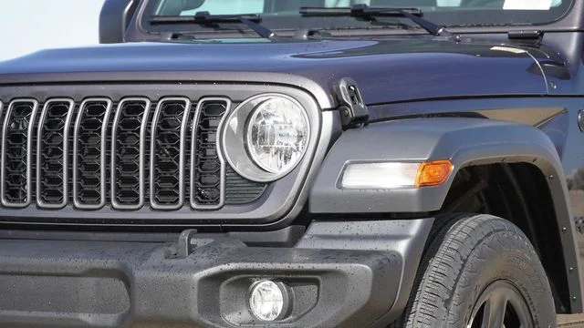 New 2026 Granite Crystal Metallic Clear-Coat Exterior Paint Jeep Sport image 7