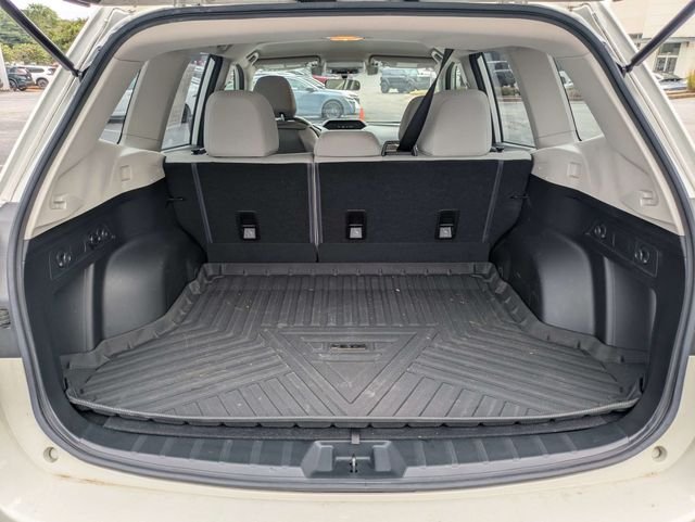 Used 2020 White Subaru Base image 10