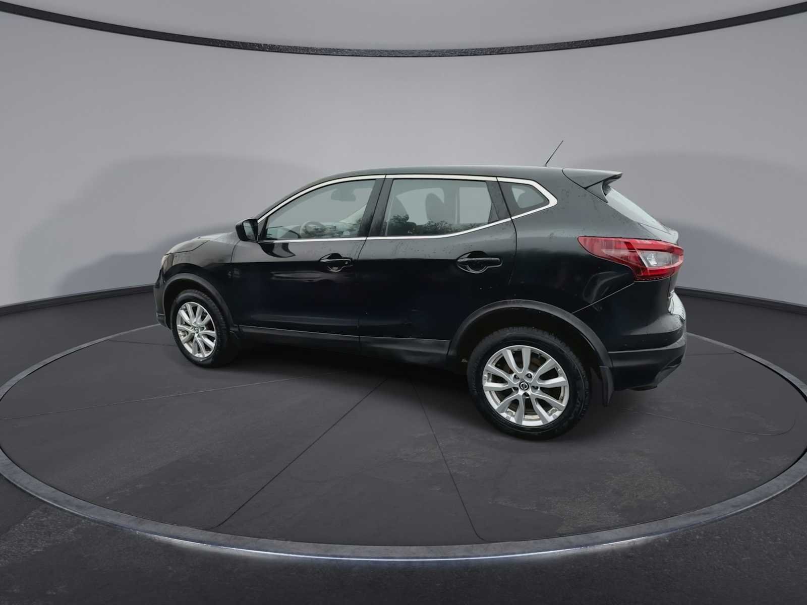 Used 2020 Magnetic Black Pearl Nissan S image 5