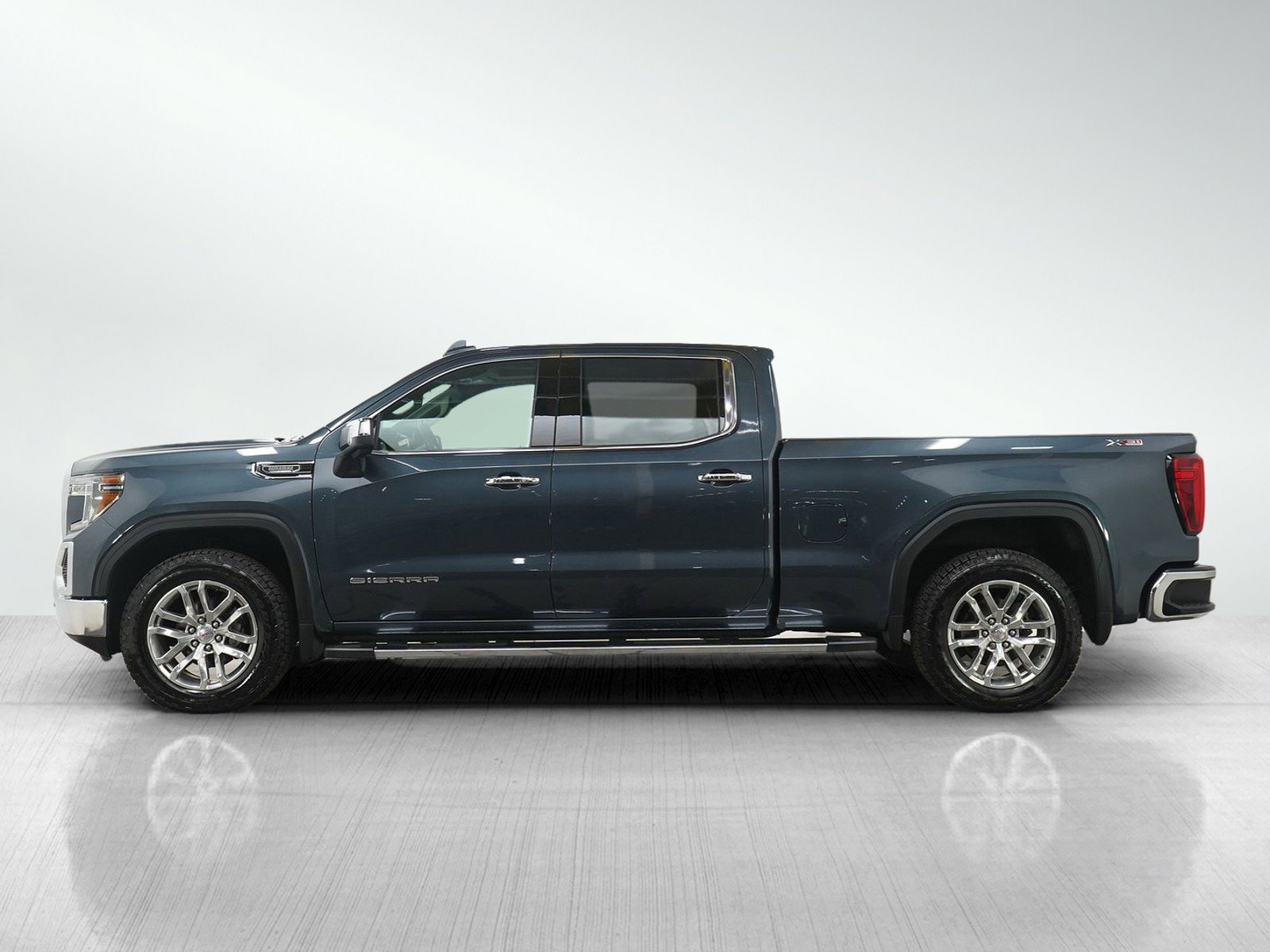 Used 2020 GMC Sierra 1500 SLT with VIN 3GTU9DET3LG203823 for sale in Roseville, Minnesota