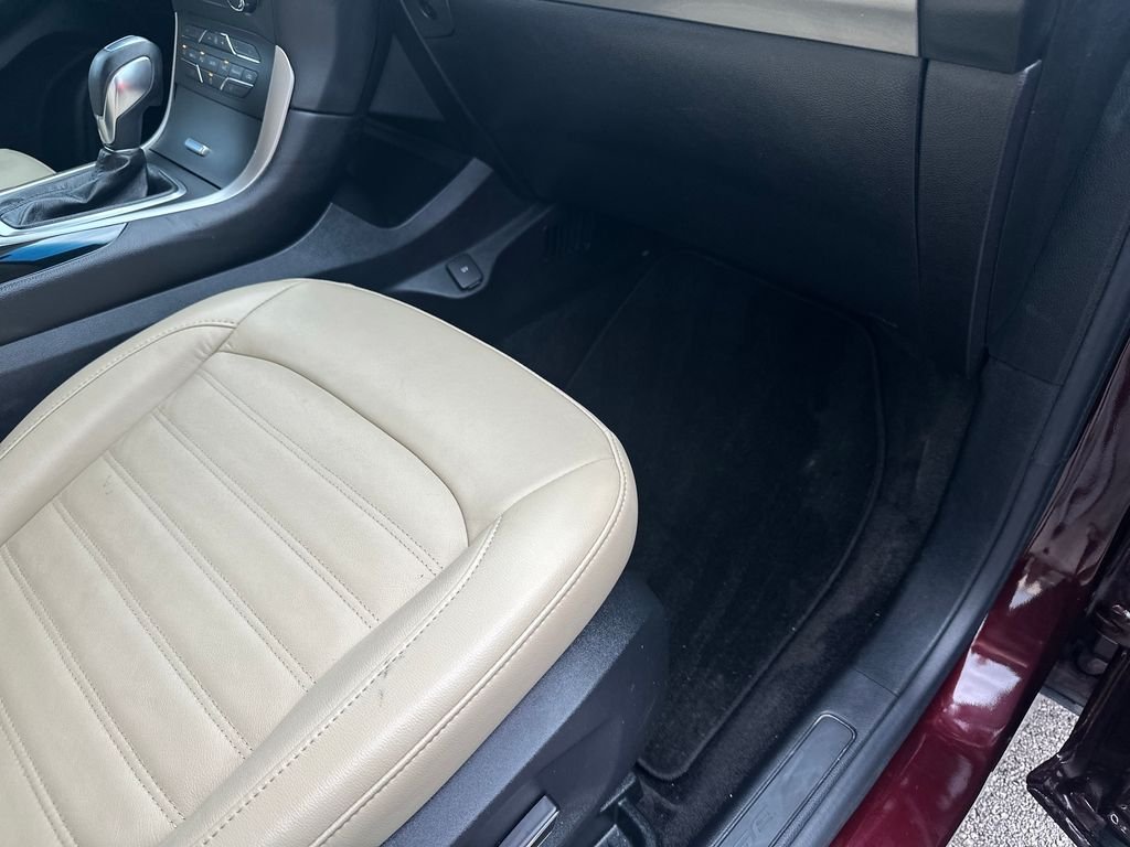 Used 2018 Red Ford SEL image 38